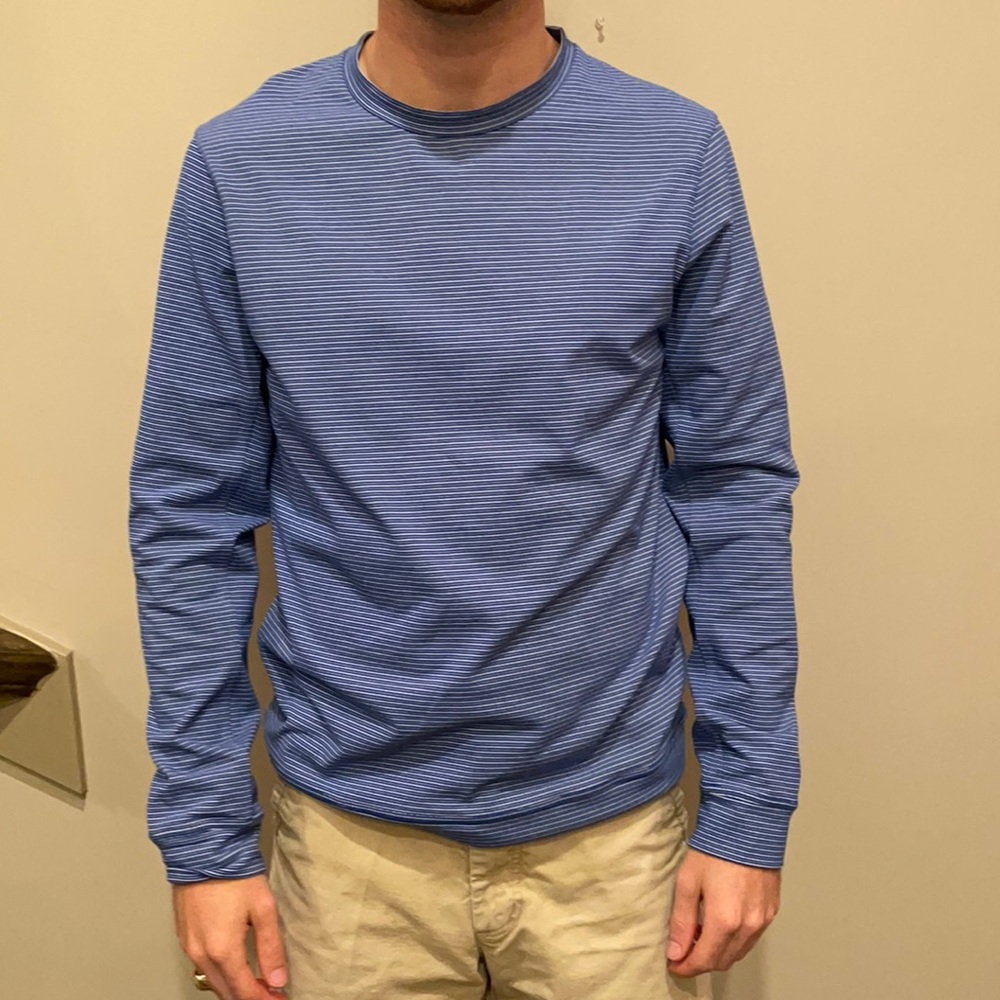 Outdoor Voices men’s athletic long sleeve.